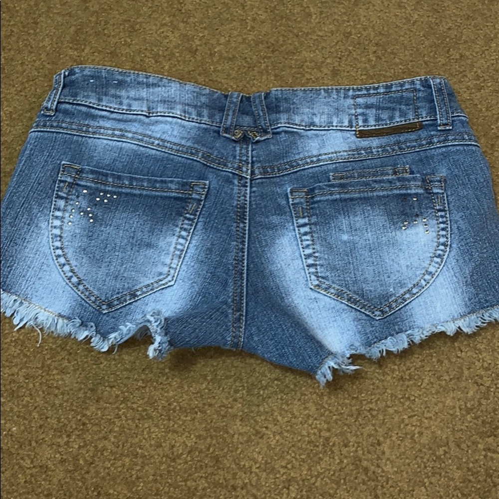 Low rise Jean shorts - Picture 3 of 3